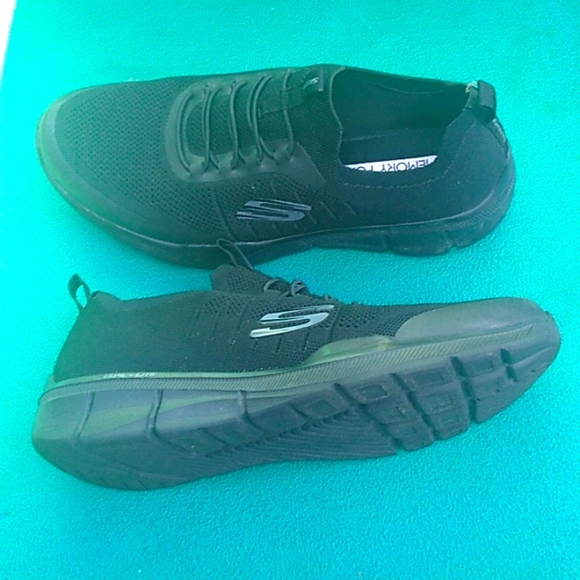 Skechers Relaxed Fit Memory Foam Men  Slip on - Picture 2 of 6